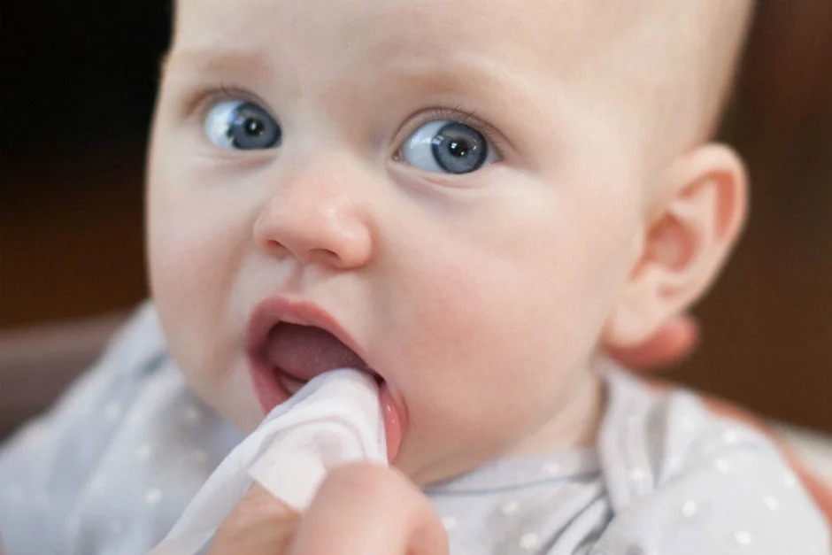Bebek Diş Bakımı Nasıl Yapılır?