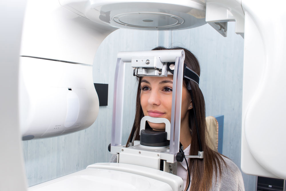Tomografi ve Panoramik Röntgen Arasındaki Farklar Nelerdir? İmplant İçin Hangisi Daha Avantajlıdır?