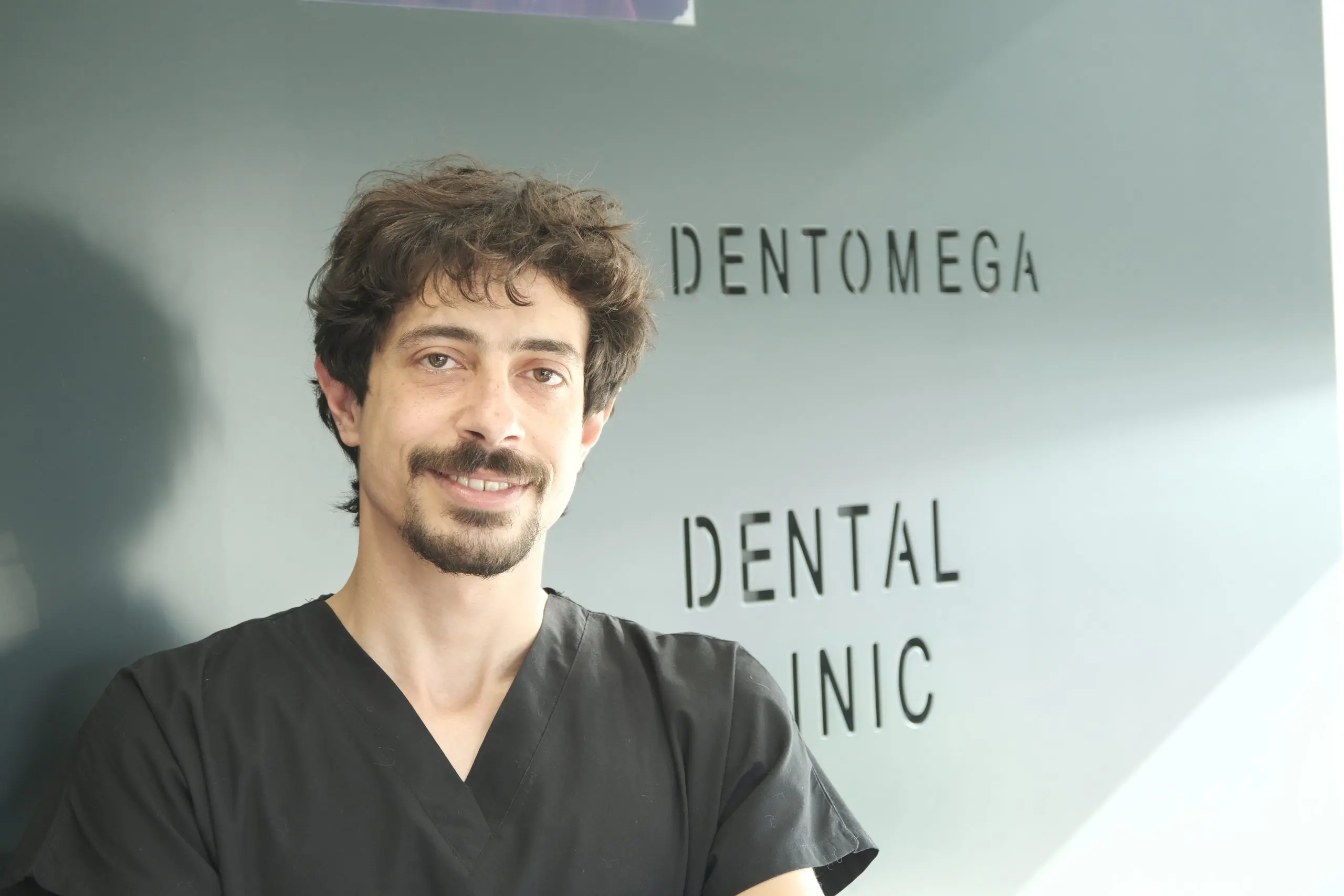 Diş Hekimi Olgun Macit DentOmega İzmir